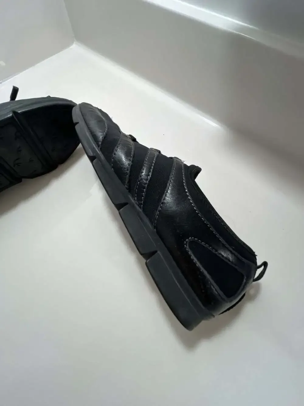 Liz Claiborne Women's Black Lightweight Comfort Sport Sneakers with Bungee Lacin